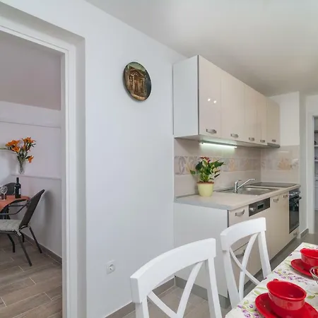 Minago Apartment Split